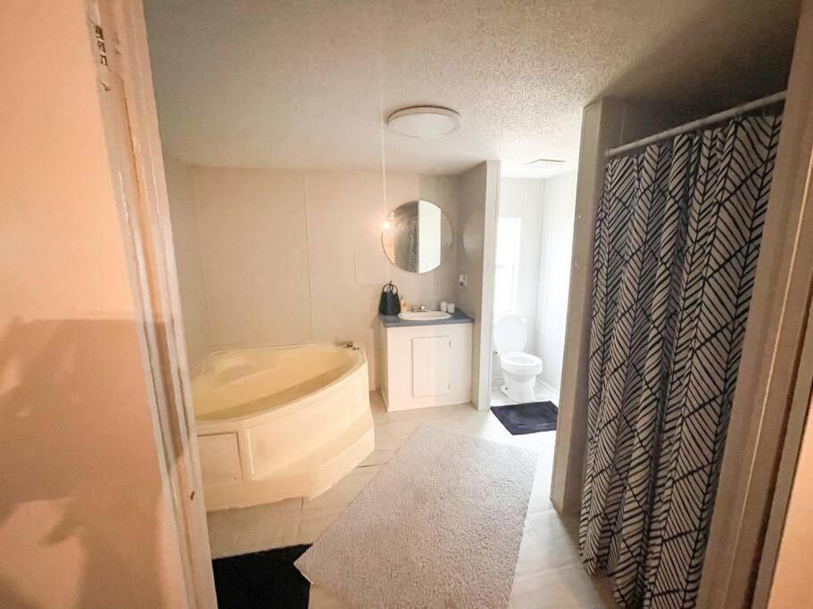 Centrally Located 3 Bedroom ويست مونرو المظهر الخارجي الصورة